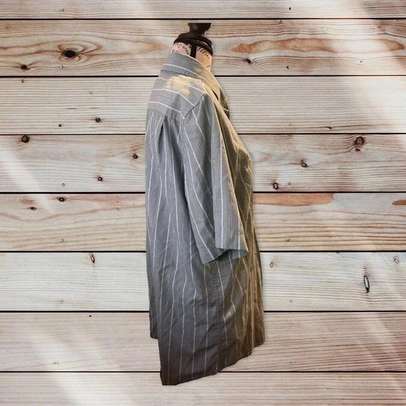 DOCKERS SIZE MEDIUM ( 15/15 1/2) buttons down shirt - Picture 4 of 4